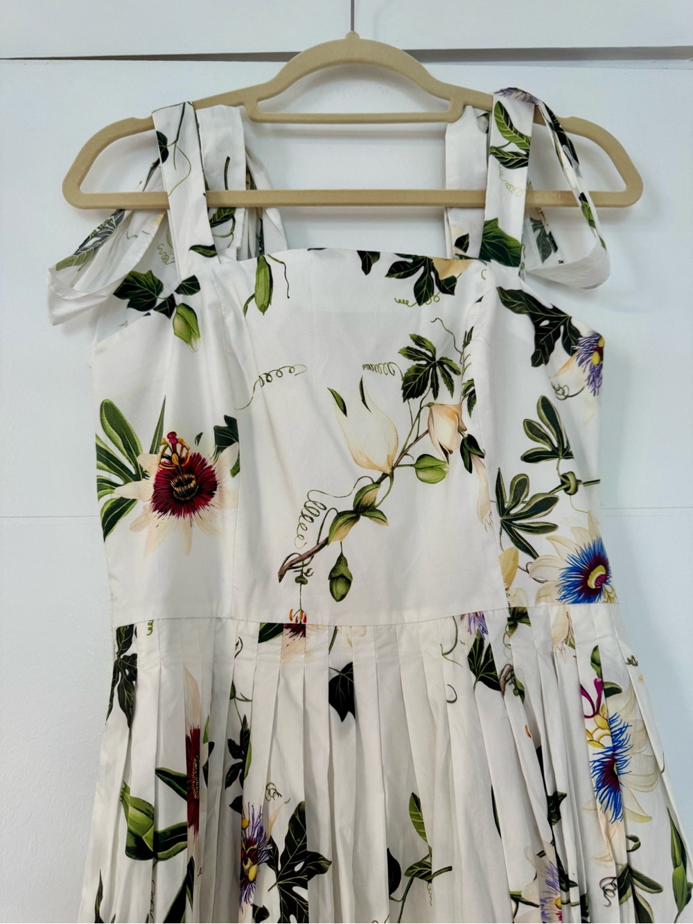 Source Unknown White Floral Asymmetrical Dress with Green Leaves